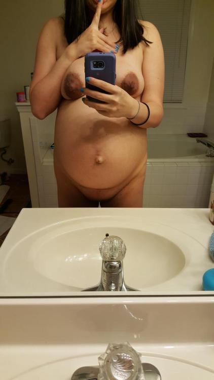 preggo-wankarama:Preggo Selfie