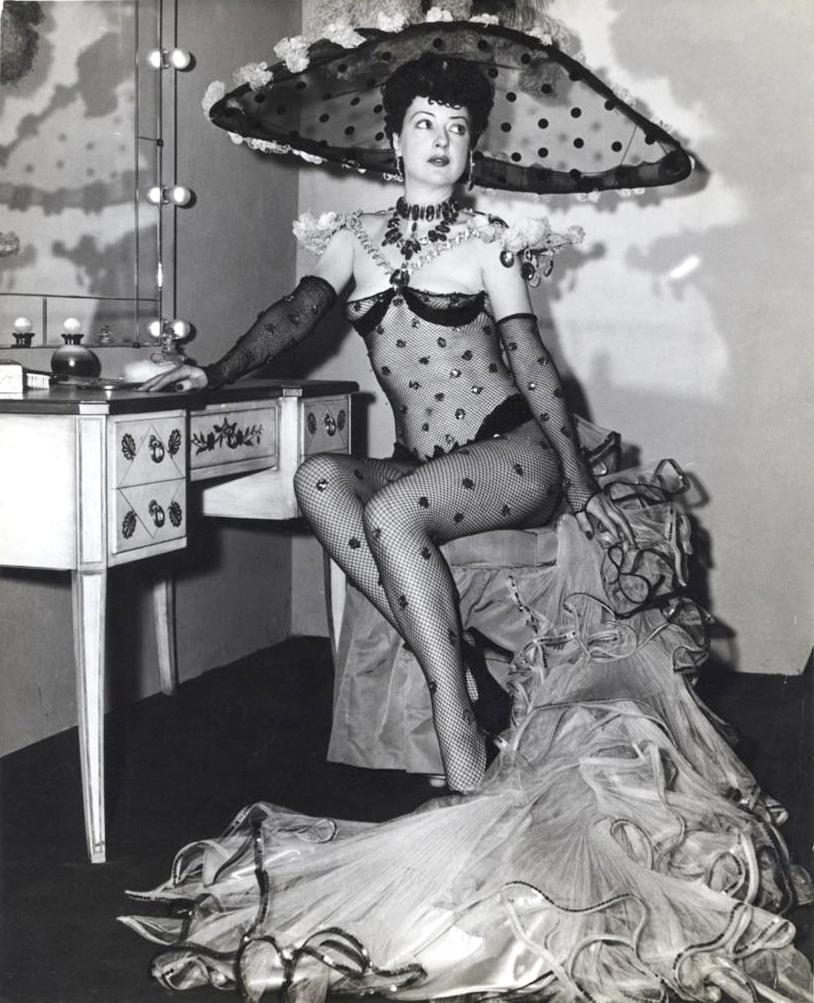 thelingerieaddict:  A Look Into the Past: 20 Photos of Vintage Burlesque Dancers