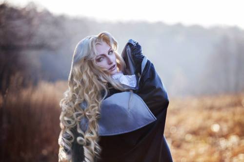 gamers-de-culto:Hoy, en el #Cosplay De La Semana:Mary Rihter interpretando a Alucard del videojuego 