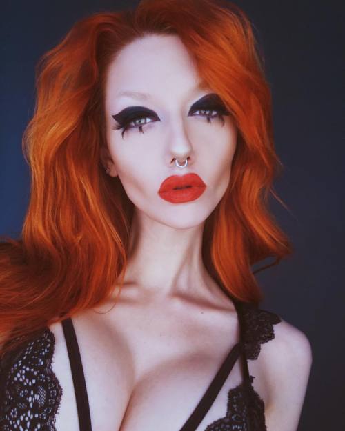 I call this “Jessica Rabbit meets Lady Gaga”  (lipstick is the new #ritueldefille Devil&