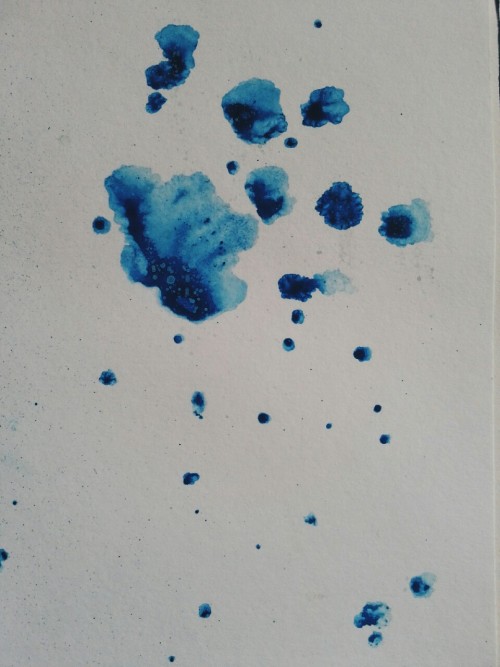 somniatisart:  When i’m at a loss of creativity i fill my pages with pretty colours and sketches of hands. 