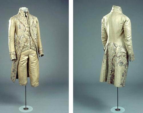 thegentlemanscloset: Gentleman’s court suit late 18th century. Silk, silver and gold embroider