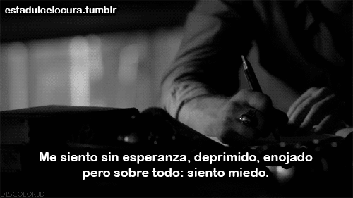 mialterego3:  Me siento sin esperanza, porque, no veo porque deberías de extrañarme, de querer estar conmigo. Me siento deprimida, porque estoy a punto de perder lo que mas me importa y no hay nada que pueda hacer, porque duele. Me siento enojada, porque