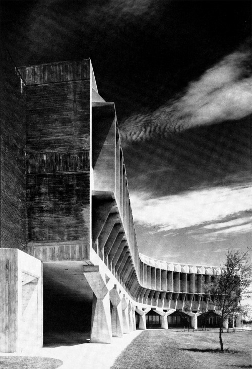 elarafritzenwalden:  International Business Machines Corporation (IBM) Research Complex, offices buildingBoca Raton, Florida, USA; 1971 Marcel Breuer, Robert F. Gatje see map | more information | related images via “Concrete Quarterly, 91” (Winter,
