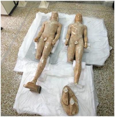 sparkymanstuff-gr-blog:  Archaic Plastic, since 570 BC as 530 BC,Twin Kouroi from