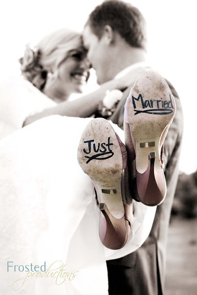 ispyawedding:  Love story through cute pictures <3 ispyawedding.com