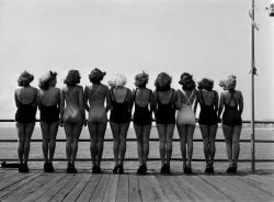 BATHING BEAUTIES - ATLANTIC CITY -   ELIOT ELISOFON - 1942