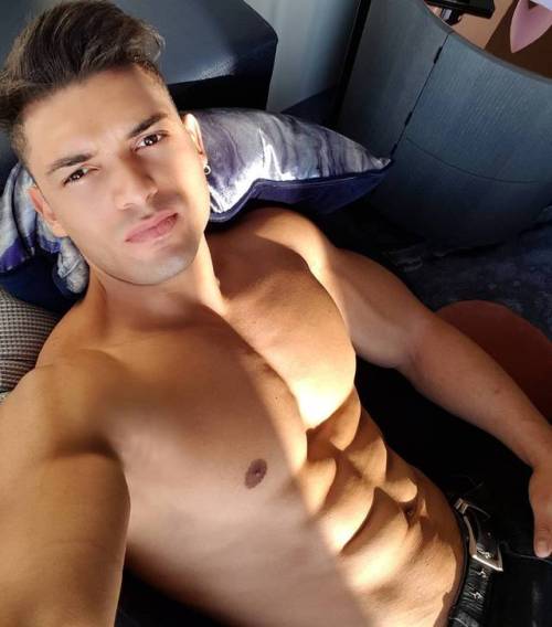 avoxtr:LOOKING FOR MY MY GOAL BODY, AND MOTIVATION TO GET HUGE! Follow me for more – www.avoxtr.tumblr.com