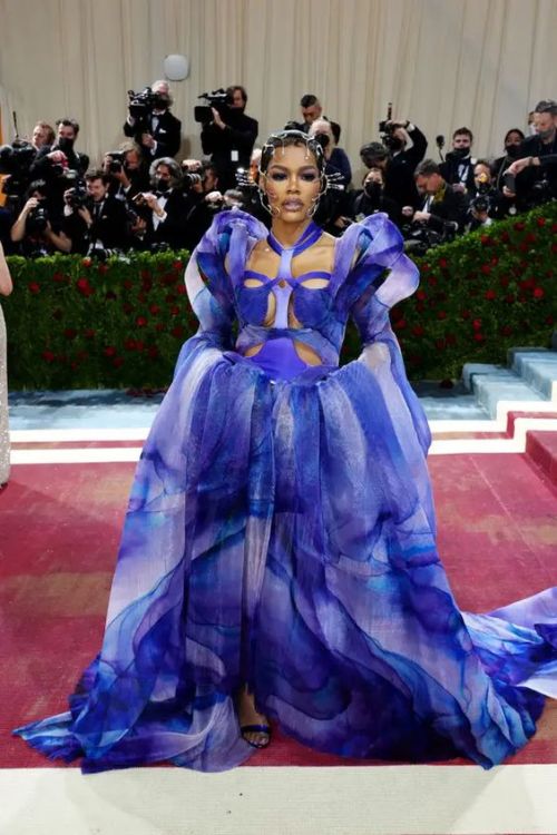 omgthatdress:Teyana Taylor’s look is gilded age space empress and I love it.