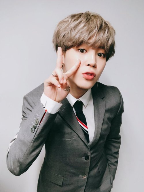 allforbts:180113 Jimin’s Tweet오늘 즐거웠어요밖에 너무 춥더라 ㅜㅜ 조심히 들어가요내일봐요#JIMINIt was fun today. It’s too cold