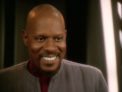 spockvarietyhour:I. Intimidate. Worf?!