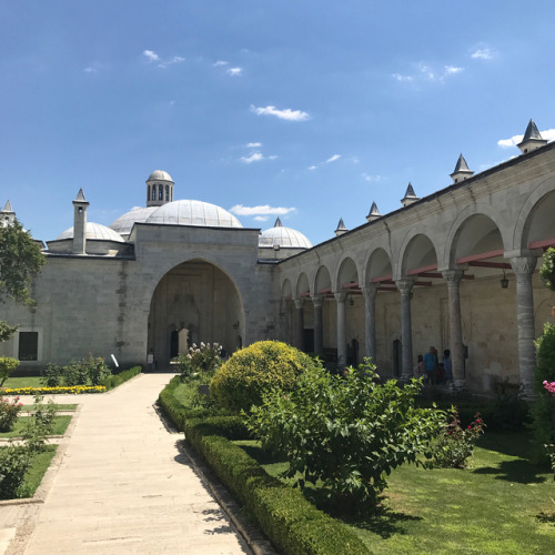 Tıp medresesi diğer adı şifahane. Osmanlı İmparatorluğu'nun 2. Başkenti durumundaki Edirne'yi bir da