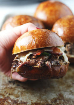 verticalfood:Slow-Cooker Blackberry and Jalapeno Chicken Sandwiches