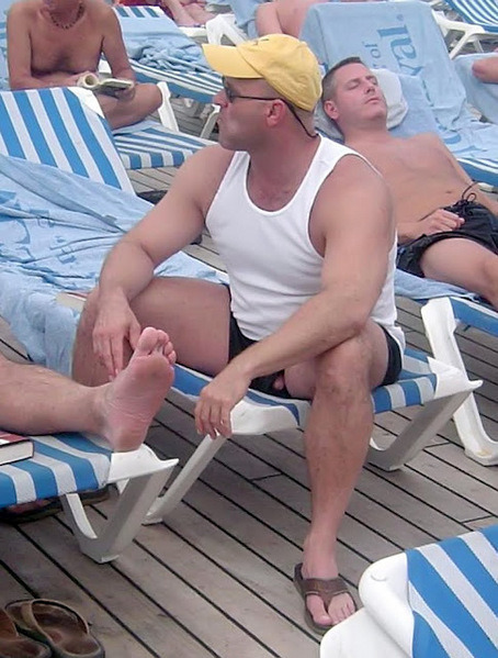 follow me for videos and pics of some of the sexiest cubs, chubs, jocks, straight guys and dudes tha