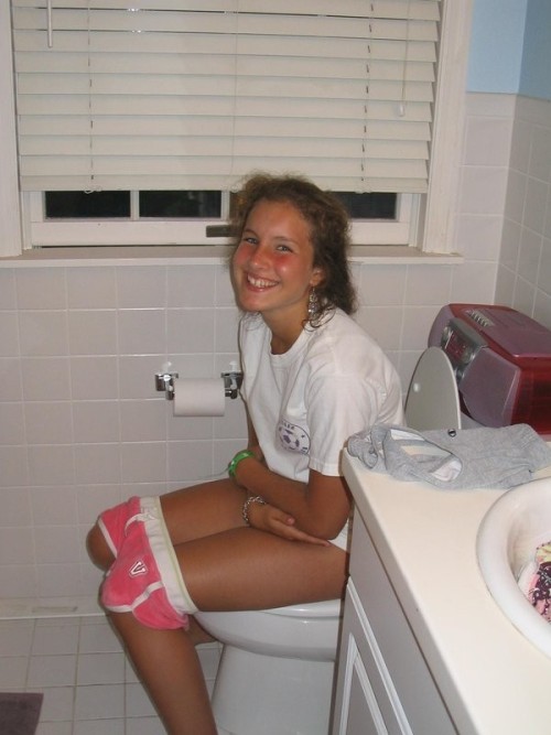 TOILET PEE