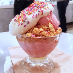 loveandporkbelly:  Strawberry-Lemon Sundae (2 scoops strawberry ice cream, house made lemon syrup, cookie crumble, fresh whipped cream) at Sweet Rose Creamery in Los Angeles, CA.