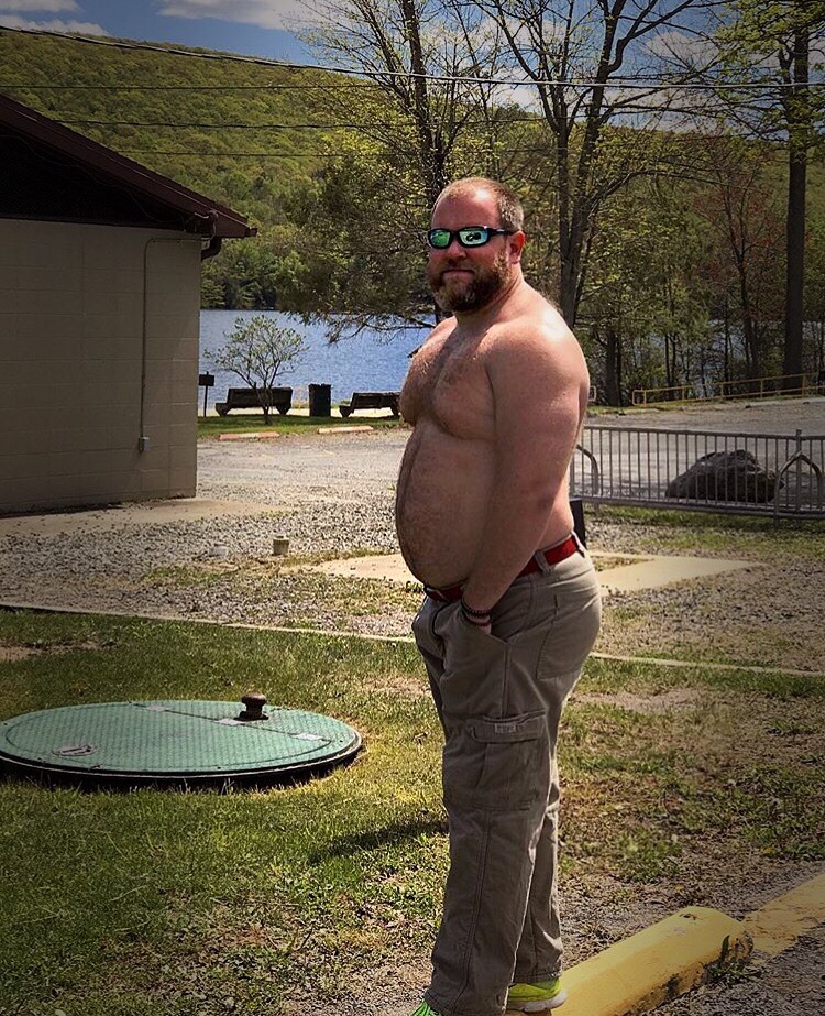 danyel-hadley-posts:  chaserboy666:  Look at that gorgeous ROUND ass!!!  Yes  Daddy