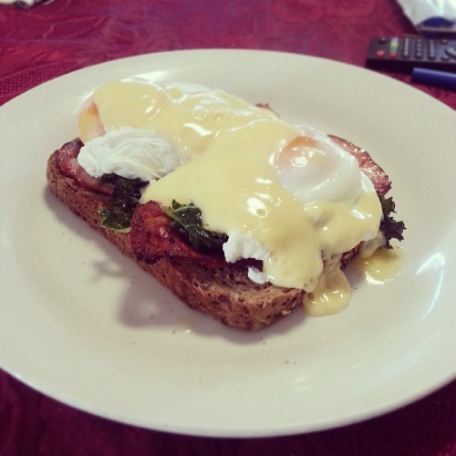 #homemade #egg #poached #kale #bacon #hollandaise #yum #love #postworkout #breakfast