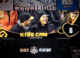 sports-and-everything-else:  Steph Curry and Ayesha Curry on the Kiss Cam