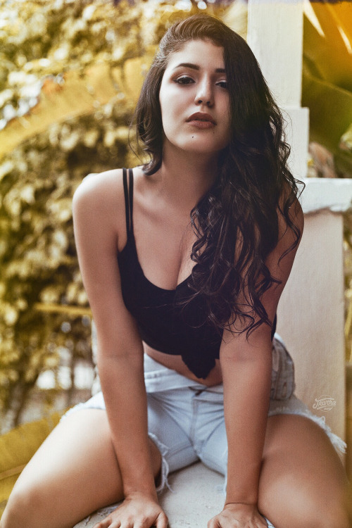 stephanie-santana:  Photo by @jriveraphotoswww.instagram.com/stephanie_sta