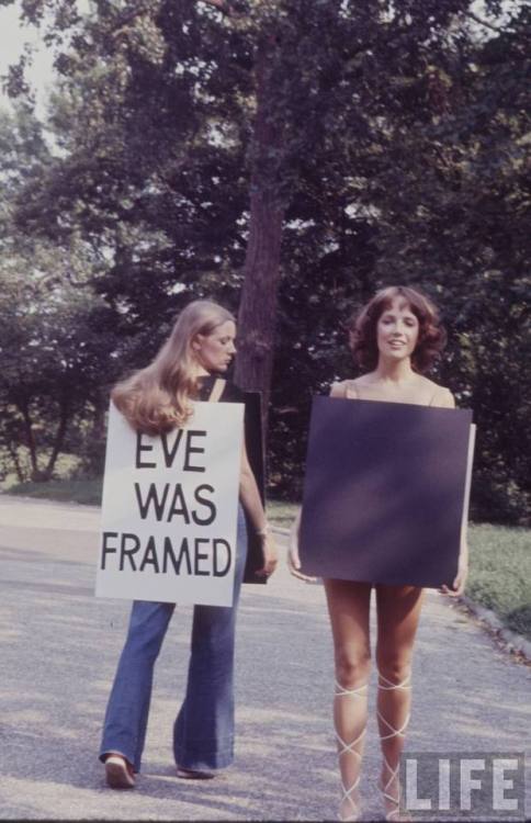 Eve was framed(Nina Leen. 1970?)