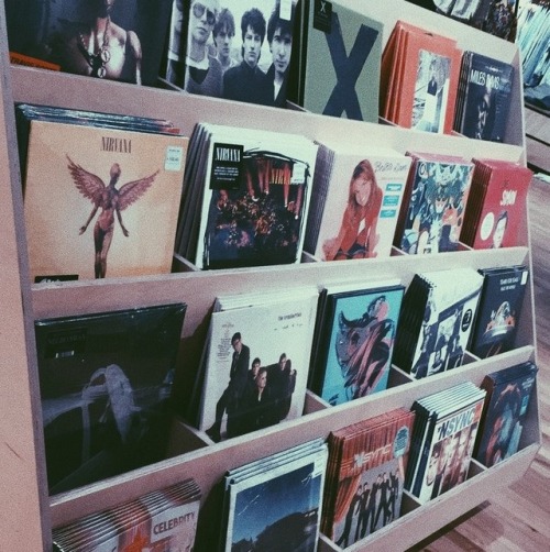 caffeineaddictedsociety:Types of music students‘Prodigy’ student: ‘Wallflower’ by LarkinsCan play al