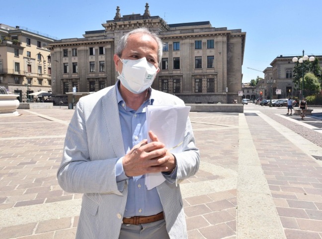 In guerra con Zaia, Andrea Crisanti si sposta a Roma
Il metodo Veneto contro la pandemia non esiste più. E il professore Andrea Crisanti, che ne fu l'inventore, lascia pure la regione governata dal leghista Luca Zaia e il dipartimento di...