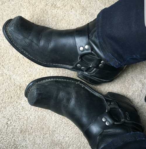 cwboytop:  harnessboot:Nicely worn harnessboots. cowboys, rednecks, truckers, boots, cigars, men!http://cwboytop.tumblr.com