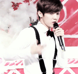 meiren-menglu:  Luhan x Christmas Day compilation…. 