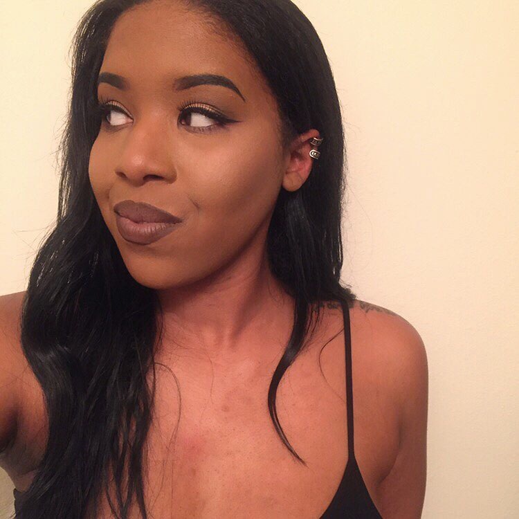 allthingsblackwomen:  When bae walks in wearing gray sweat pants👀