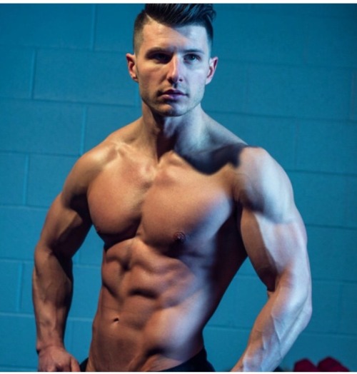 thisismensfitness:  ro88r:  Leone Oreste 😍  Inspiration: lean fitness