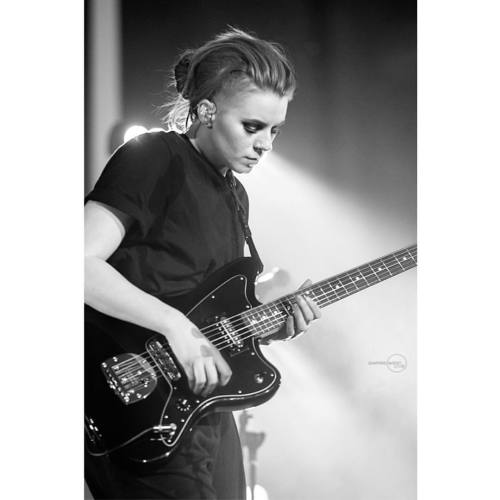 Lynn Gunn | PVRIS | Syracuse, NY.#empirewestlive #pvris #wintour #lynngunn #fender @lynngvnn @this