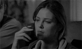 smokedriftingfromherlips: charlizthron:Charlize Theron smoking Charlize Theron