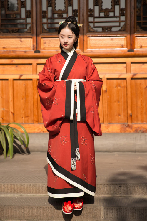 Traditional Chinese hanfu | Type: Quju曲裾 by 重回汉唐