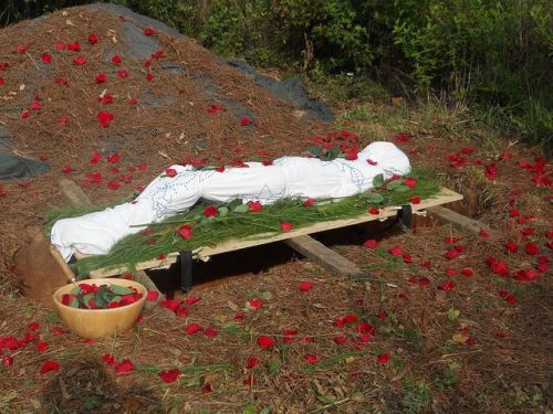 Porn Pics “Shroud burial at Greenhaven Preserve,