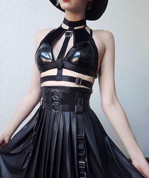 sinners-club:  ♠ come and sin? ♠