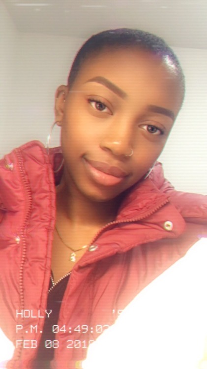 ceeceeairo:bxbs:Heard it was blackout day lol so..Look at her
