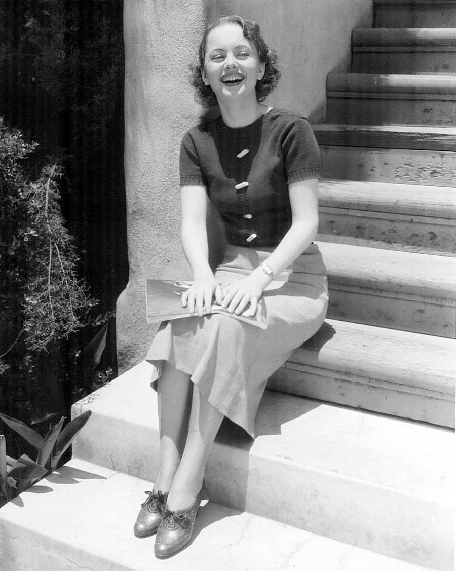 wehadfacesthen:Olivia de Havilland, 1935