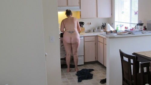 sexy-naked-wife: Clothes are overrated!