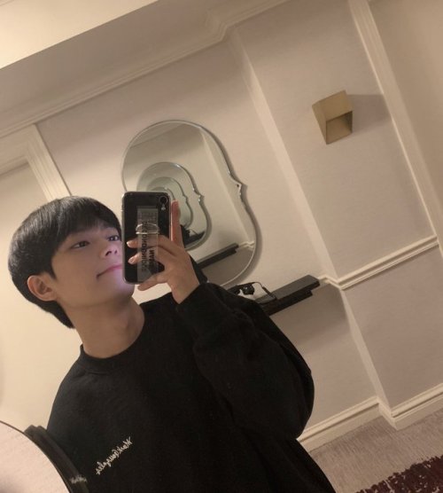 190305 Twitter[희준]한국 잘 도착해떠요 #크나큰 #희준[Heejun] I’ve arrived safely in Korea #KNK #Heejun