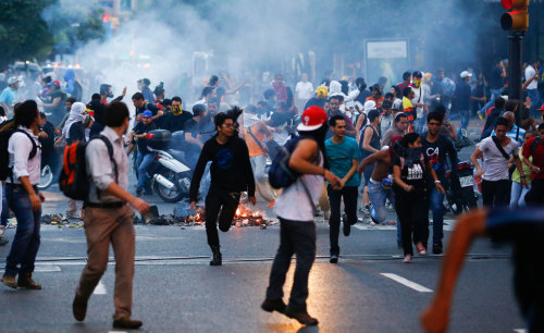 riotsandrhymes:  Do you Know what is happening in Venezuela? This is what is happening. This is what has been happening during a week. The students have been protesting in a pacific way against the repressive and tyrant government that we have since 1999