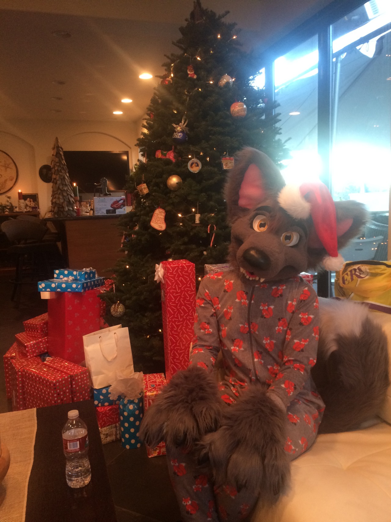 aceofheartsfox:  MERRY CHRISTMAS EVERYONE!!! :D I hope your day is filled with good