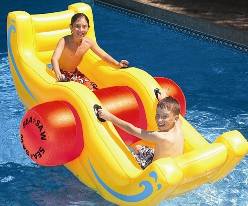 epicthingstobuy: Seasaw Pool Rocker ToyThe seasaw pool rocker toy will have the young ones hanging o