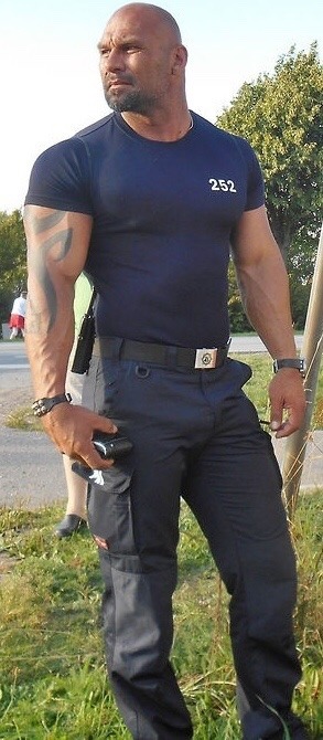 Big Muscle Gay Guys