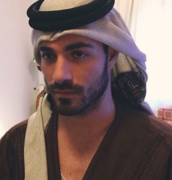 rawinct:  stratisxx:  This Arab daddy is