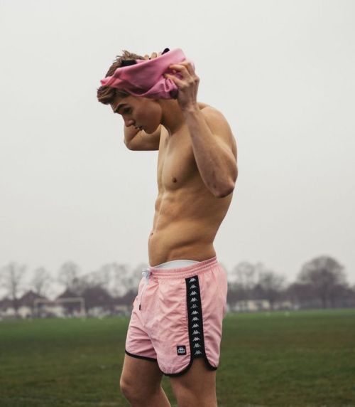 bistr8kindaguy: siroyagihkd: Freddie Pearson by Joseph Sinclair for GayTimes Model : Freddie Pe