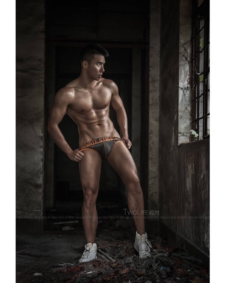 twolifephoto:很喜欢的一张作品 #menstyle #menwear #mensfashion #men #asianboys