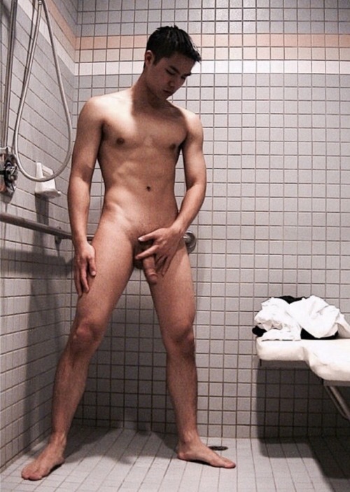 sghawtboys: thywildfun: Cute boys and their crotch That growth