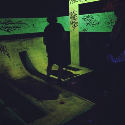 freiheitsboot:  #schwarzlicht #minigolf mit der #gang