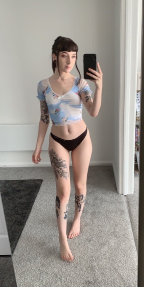 :Slim thick Manyvids ~ Onlyfans ~ Twitter